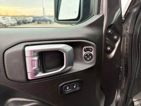 Used 2025 Jeep Wrangler Unlimited Rubicon AWD/4WD image 22