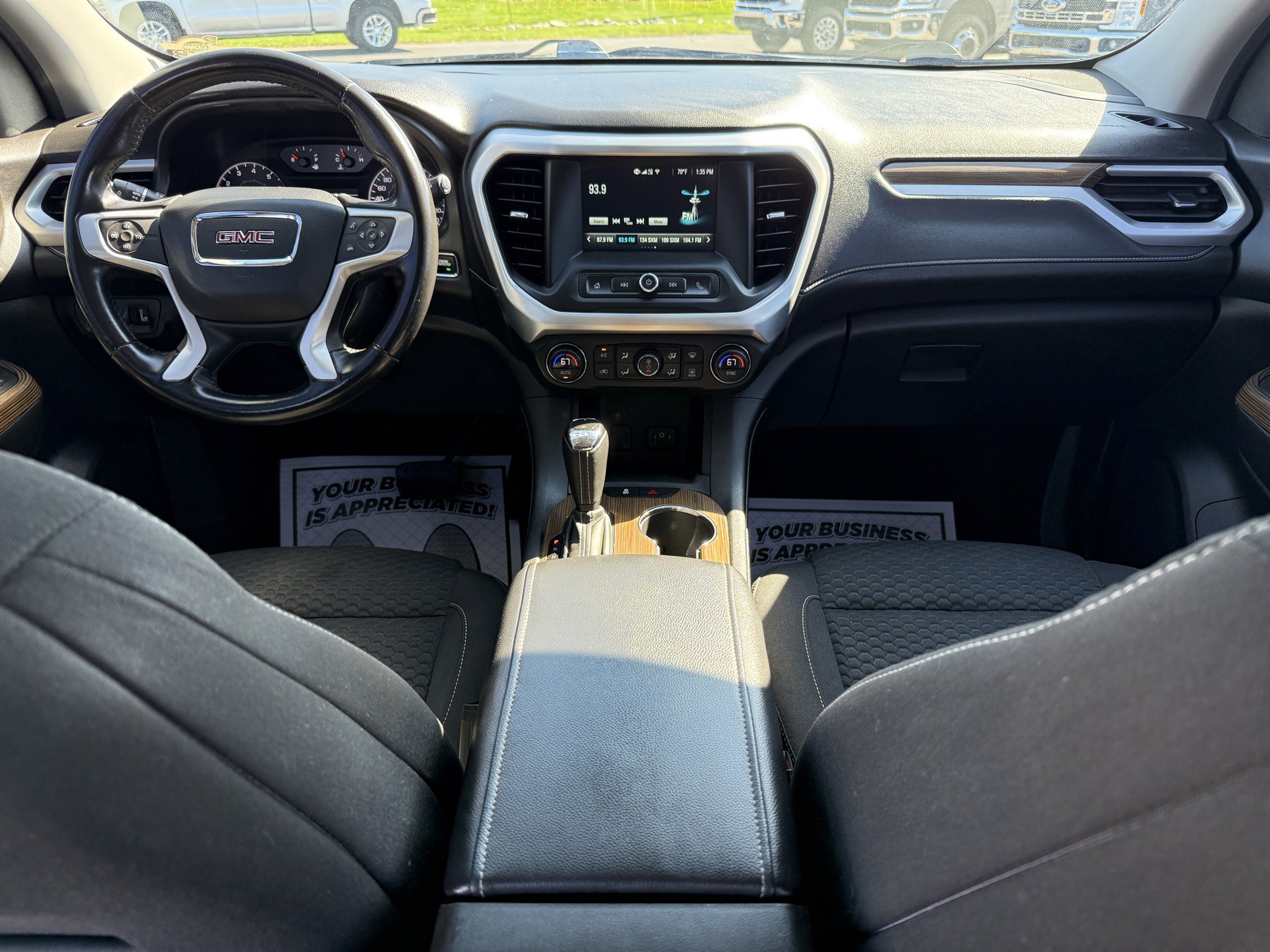 Used 2019 GMC Acadia SLE w/ LPO, Black Accent Package FWD image 10