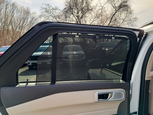 Certified 2021 Ford Explorer Platinum w/ Equipment Group 601A AWD/4WD image 25