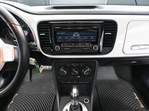 Used 2012 Volkswagen Beetle 2.0T FWD image 25