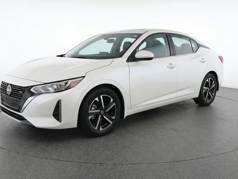 Used 2025 Nissan Sentra SV image 3