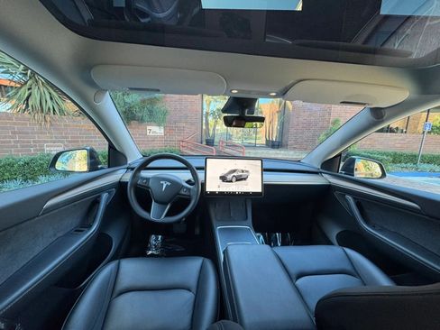 Used 2025 Tesla Model Y Long Range AWD/4WD image 17