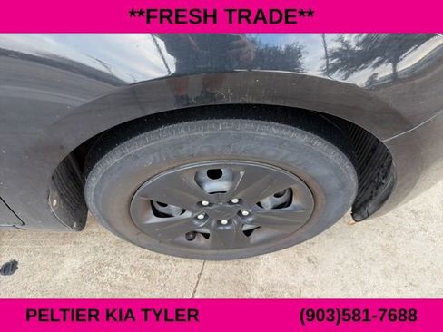 Used 2017 Kia Forte LX image 14