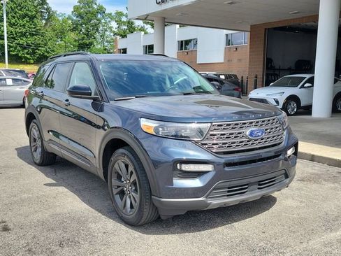 Used 2023 Ford Explorer XLT w/ Equipment Group 202A AWD/4WD image 3
