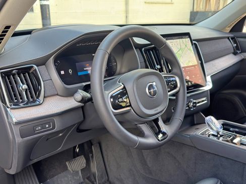 Used 2025 Volvo XC90 T8 Ultra w/ Protection Package Premier AWD/4WD image 14