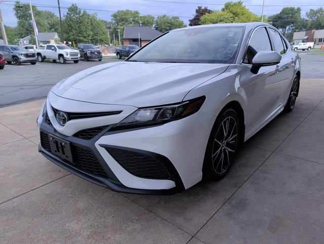 Used 2023 Toyota Camry SE AWD/4WD image 4
