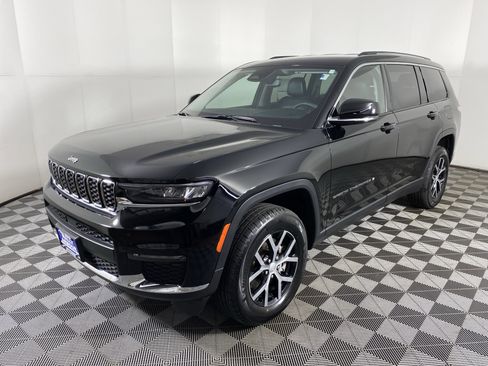 Used 2023 Jeep Grand Cherokee L Limited AWD/4WD image 11