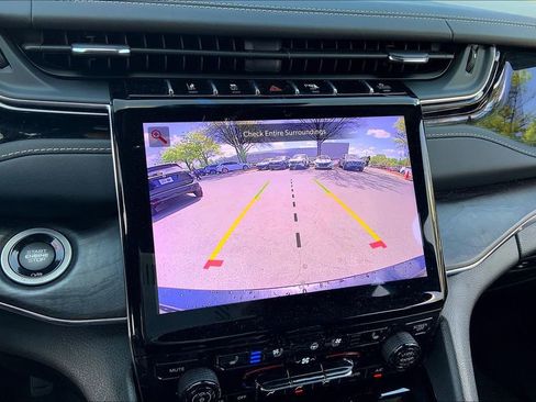 Used 2023 Jeep Grand Cherokee L Overland image 11