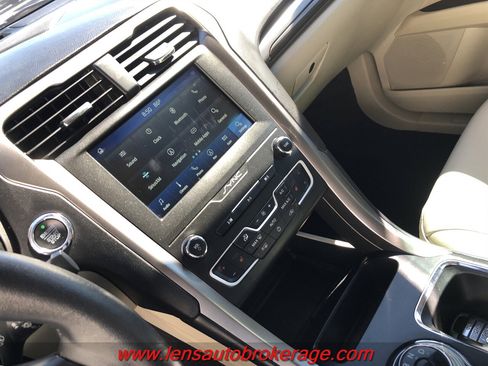 Used 2020 Ford Fusion SEL FWD image 14