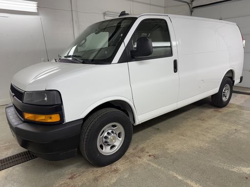 New 2025 Chevrolet Express 3500 w/ Driver Convenience Package image 3