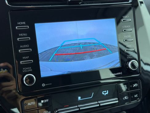 Used 2022 Toyota Prius XLE FWD image 18