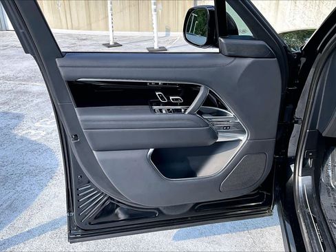 Used 2023 Land Rover Range Rover Autobiography image 21