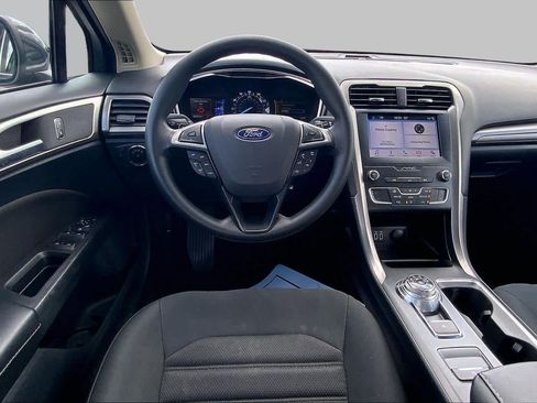 Used 2019 Ford Fusion SE FWD image 5