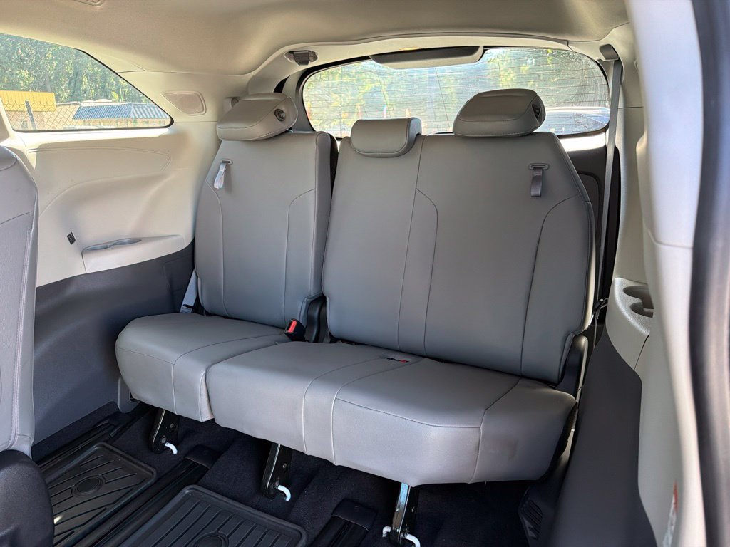 Used 2022 Toyota Sienna XLE w/ XLE Plus Package FWD image 21