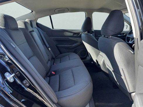 Used 2025 Nissan Altima 2.5 SV image 34