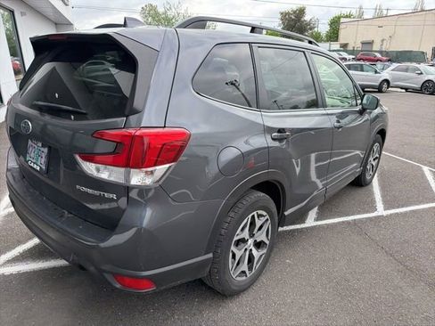 Used 2020 Subaru Forester Premium AWD/4WD image 8