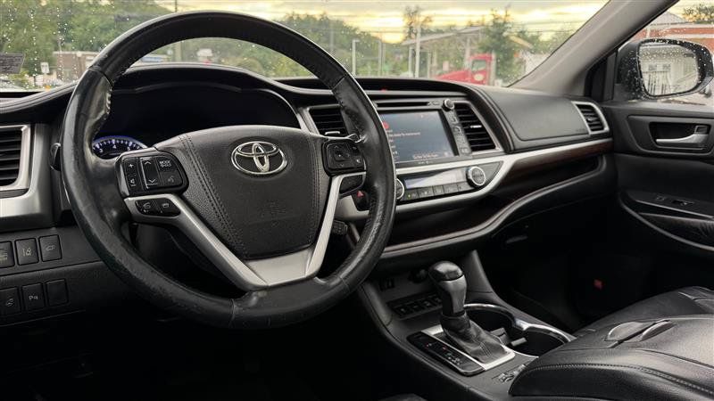 Used 2015 Toyota Highlander Limited Platinum AWD/4WD image 21
