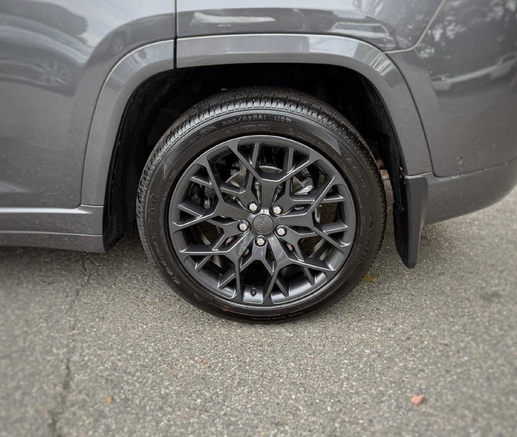 New 2026 Jeep Grand Cherokee Summit w/ Obsidian Package AWD/4WD image 16