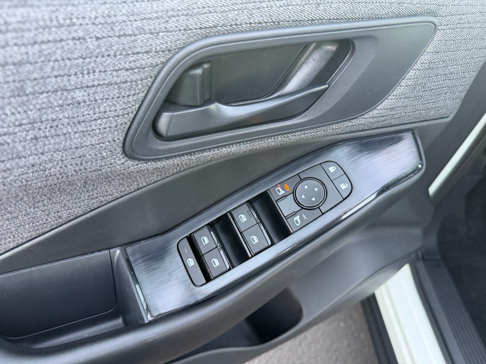 Used 2023 Nissan Rogue S FWD image 18
