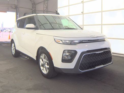 Used 2022 Kia Soul LX w/ Technology Package FWD image 4