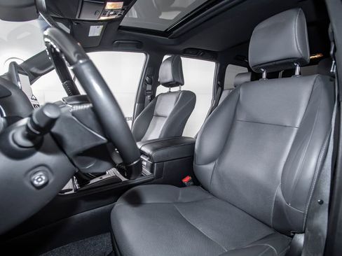 Used 2023 Lexus GX 460 Premium w/ Premium Package image 16