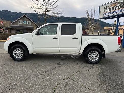 Used 2015 Nissan Frontier SV image 9