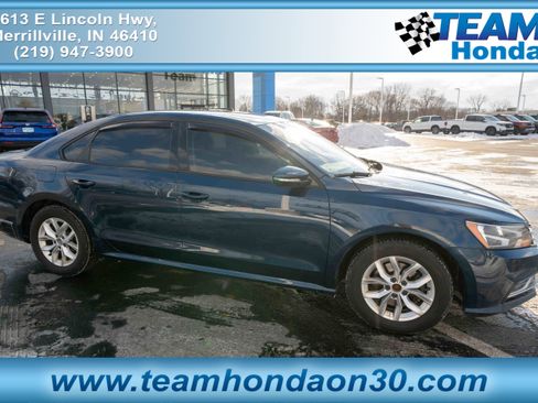 Used 2018 Volkswagen Passat 2.0T S image 1