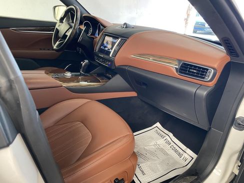 Used 2017 Maserati Levante S AWD/4WD image 8