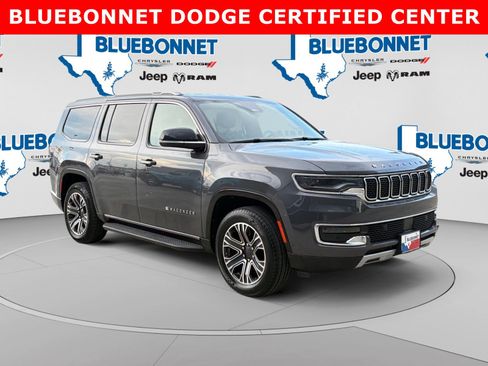 Used 2024 Jeep Wagoneer Series II w/ Flexible Seating Group RWD image 3