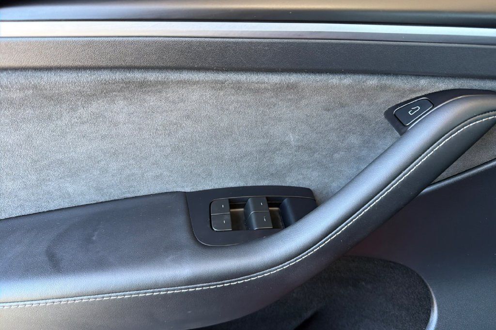 Used 2024 Tesla Model Y Long Range AWD/4WD image 9