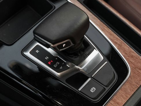 Used 2022 Audi Q5 2.0T Premium w/ Convenience Package image 11