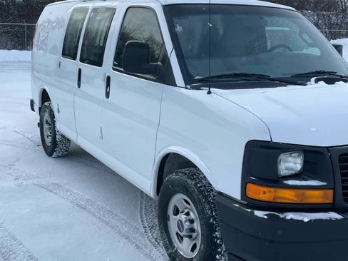 Used 2017 GMC Savana 3500 image 1