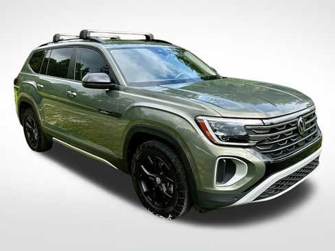 Used 2024 Volkswagen Atlas Peak Edition SEL image 2