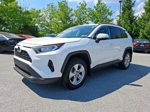 Used 2021 Toyota RAV4 XLE w/ Convenience Package AWD/4WD image 3