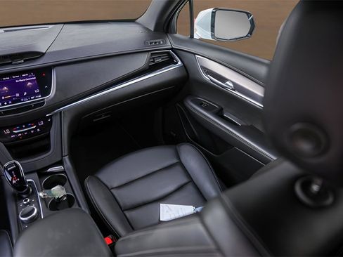 Used 2022 Cadillac XT6 Luxury image 29