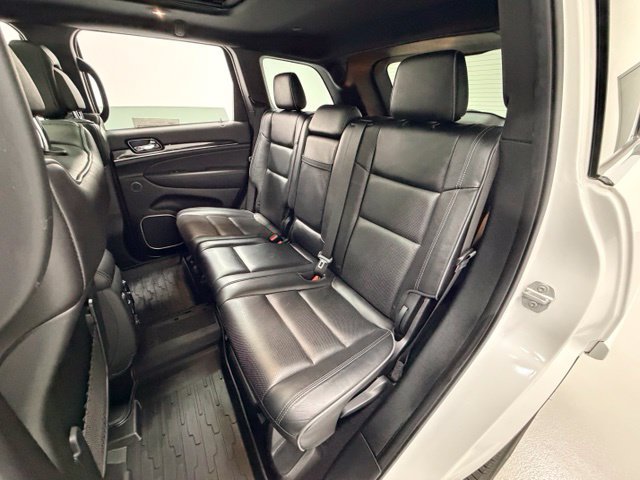 Used 2020 Jeep Grand Cherokee Overland AWD/4WD image 23