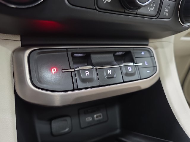 Used 2021 GMC Acadia Denali w/ Denali Technology Package AWD/4WD image 23