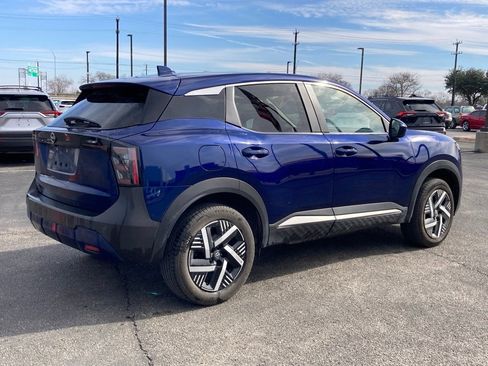 Used 2025 Nissan Kicks SV image 4