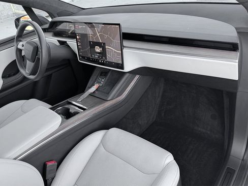 Used 2022 Tesla Model X image 30