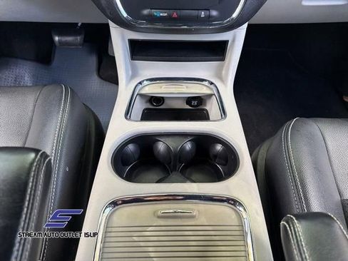 Used 2019 Dodge Grand Caravan SXT image 27