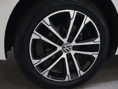Used 2025 Volkswagen Jetta Sport FWD image 32