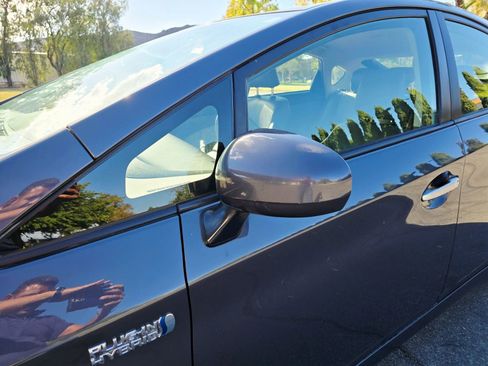 Used 2014 Toyota Prius Plug-In Hybrid image 9