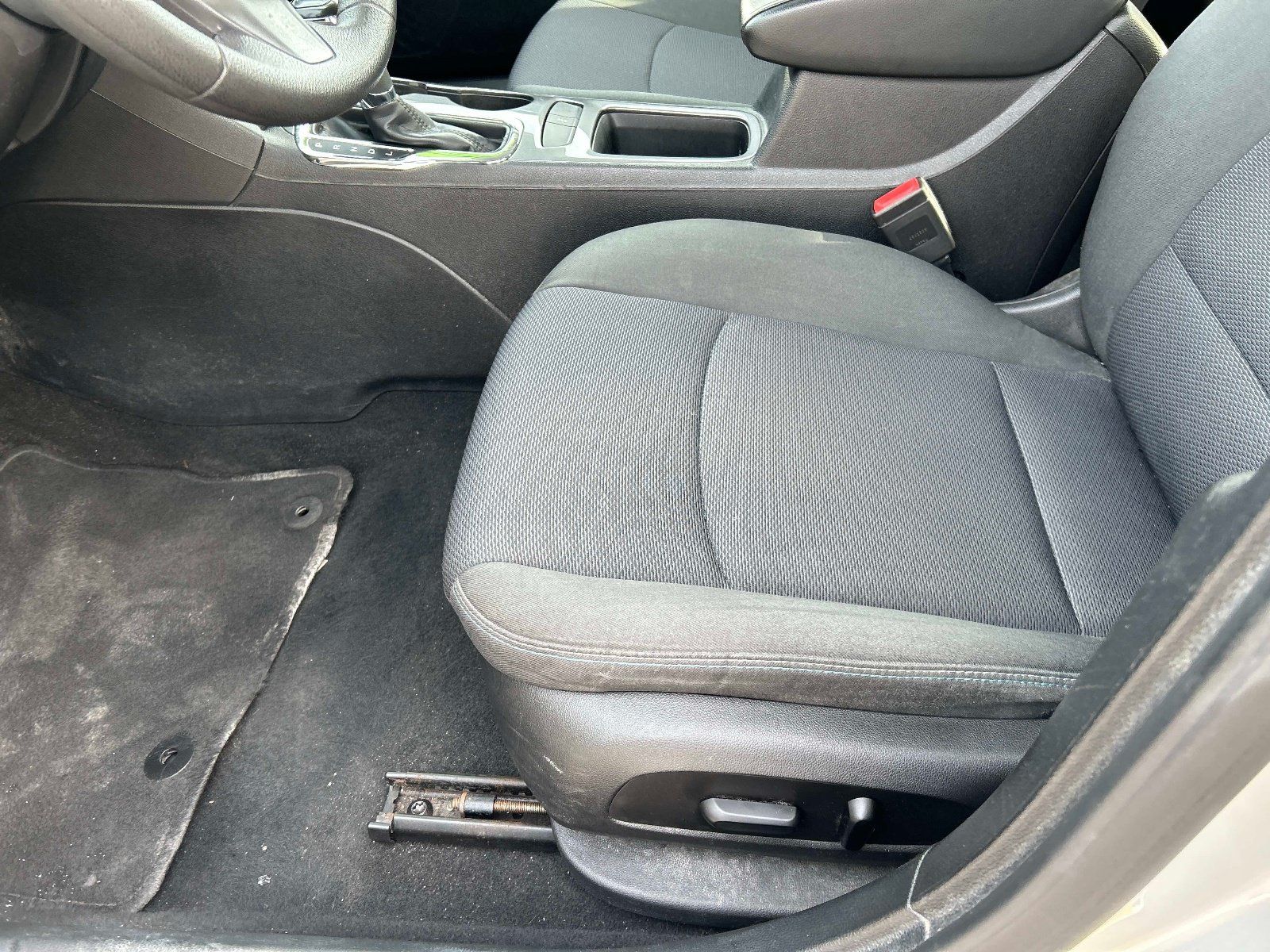 Used 2017 Chevrolet Cruze LT w/ Convenience Package FWD image 20