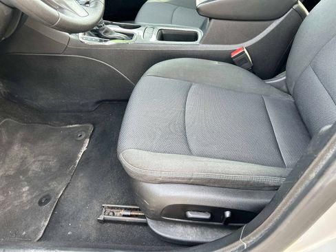 Used 2017 Chevrolet Cruze LT w/ Convenience Package image 20