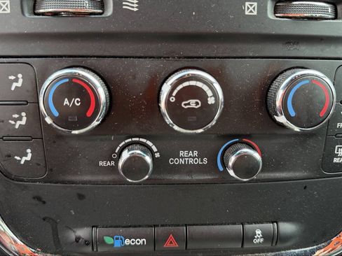 Used 2017 Dodge Grand Caravan SXT FWD image 35