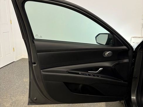 Used 2025 Hyundai Elantra SE image 42