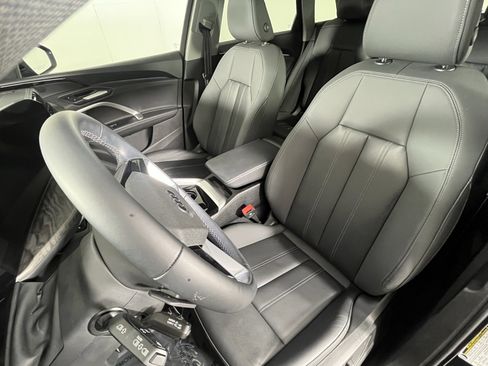 Certified 2025 Audi Q5 Premium w/ Convenience Package image 9