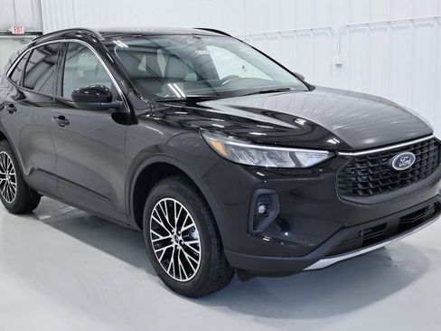 Certified 2024 Ford Escape SE image 4