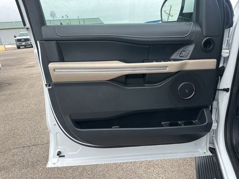 Used 2024 Ford Expedition Limited image 22