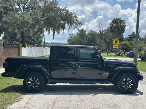 Used 2021 Jeep Gladiator Overland AWD/4WD image 6